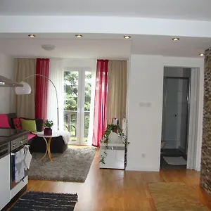 Hanna , Viena Austria